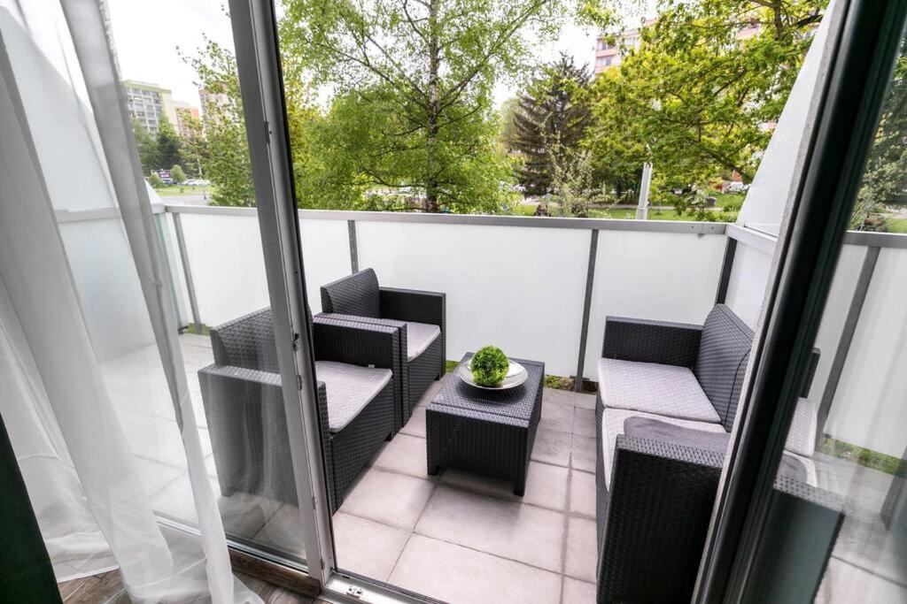 Alure Residences 1 & 24H Self Check-In, Free Parking In Front Of The Apartment Building, New Building, Terrace, Cafe With Breakfast In The Apartment Building, Next To The Aqua Park Банска-Бистрица Экстерьер фото