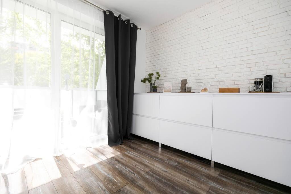 Alure Residences 1 & 24H Self Check-In, Free Parking In Front Of The Apartment Building, New Building, Terrace, Cafe With Breakfast In The Apartment Building, Next To The Aqua Park Банска-Бистрица Экстерьер фото