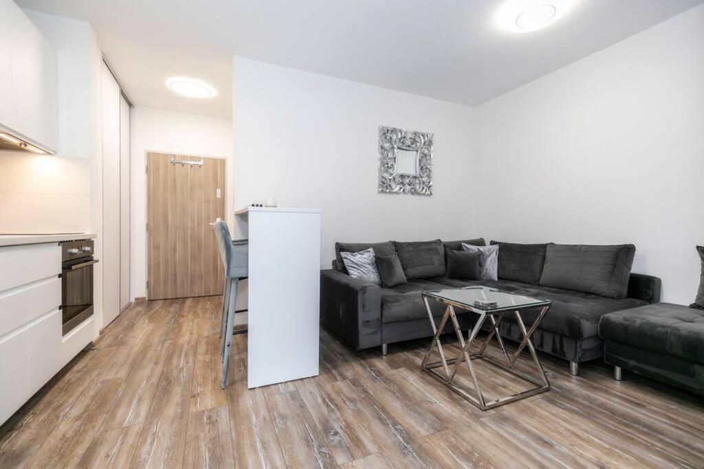 Alure Residences 1 & 24H Self Check-In, Free Parking In Front Of The Apartment Building, New Building, Terrace, Cafe With Breakfast In The Apartment Building, Next To The Aqua Park Банска-Бистрица Экстерьер фото