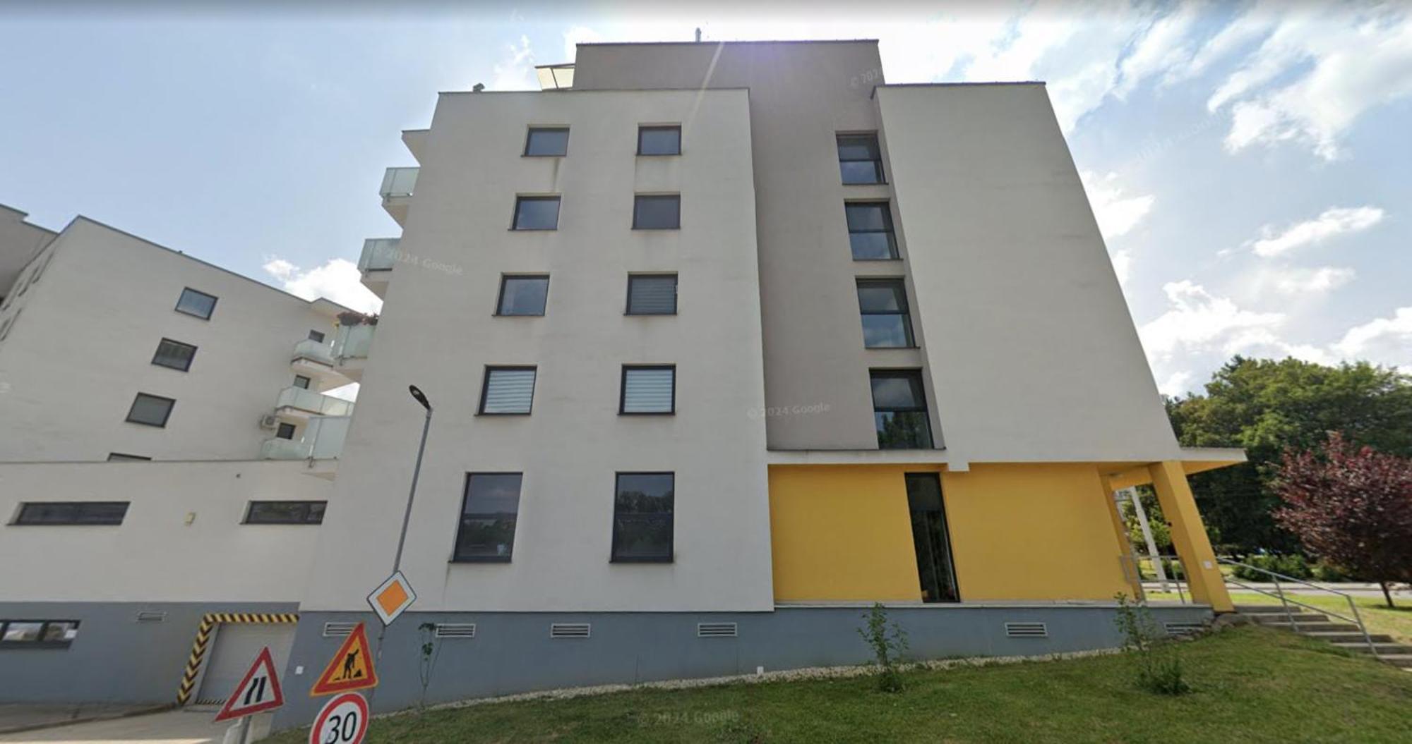Alure Residences 1 & 24H Self Check-In, Free Parking In Front Of The Apartment Building, New Building, Terrace, Cafe With Breakfast In The Apartment Building, Next To The Aqua Park Банска-Бистрица Экстерьер фото